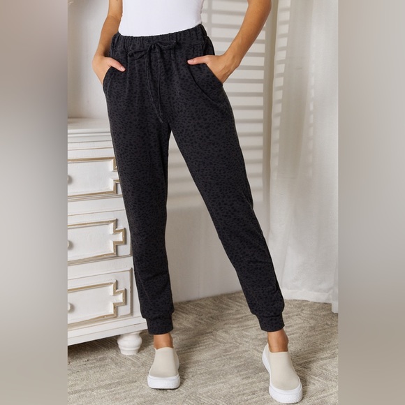 NEW Double Take Black High Waisted Leopard Print Jogger Sweatpants - Picture 1 of 7